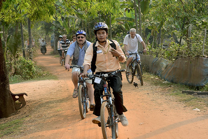 cycling-to-bakong-temple