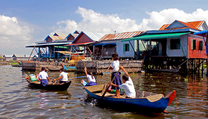 Kompong Khleang floating village